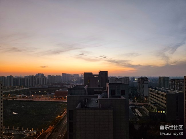 體驗(yàn)再次進(jìn)化，Z Fold5外觀和拍攝能力分享