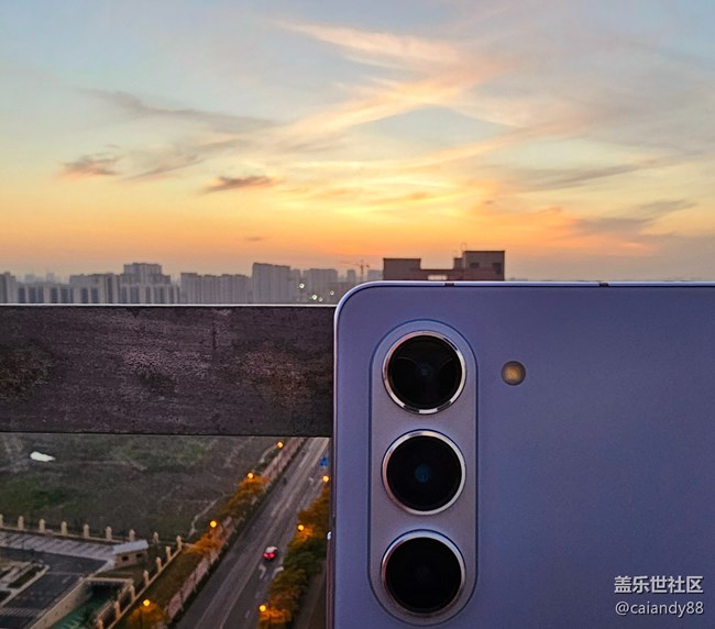 體驗(yàn)再次進(jìn)化，Z Fold5外觀和拍攝能力分享