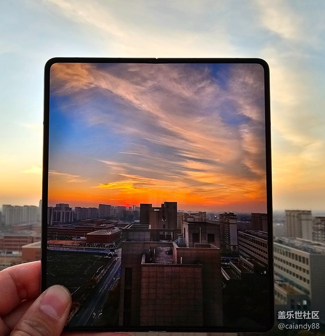 體驗(yàn)再次進(jìn)化，Z Fold5外觀和拍攝能力分享