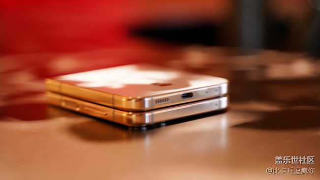 彰顯奢華美學(xué) 三星W24 Flip圖賞