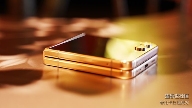 彰顯奢華美學(xué) 三星W24 Flip圖賞