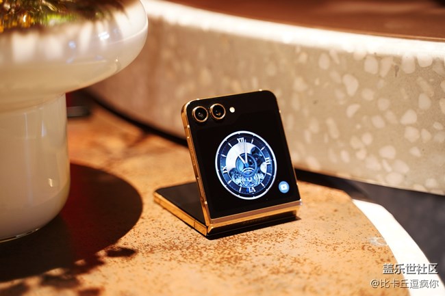 彰顯奢華美學(xué) 三星W24 Flip圖賞