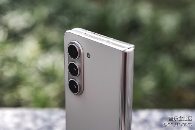 珠光寶氣細(xì)膩般陶瓷質(zhì)感 三星Galaxy Z Fold5星河白圖賞 珠光寶氣細(xì)膩般陶瓷質(zhì)感 三星Galaxy Z Fold5星河白圖賞