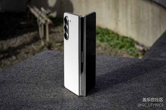 珠光寶氣細(xì)膩般陶瓷質(zhì)感 三星Galaxy Z Fold5星河白圖賞 珠光寶氣細(xì)膩般陶瓷質(zhì)感 三星Galaxy Z Fold5星河白圖賞