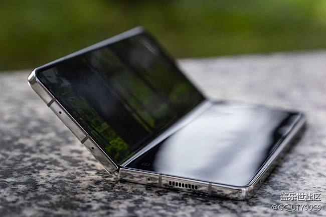 珠光寶氣細(xì)膩般陶瓷質(zhì)感 三星Galaxy Z Fold5星河白圖賞 珠光寶氣細(xì)膩般陶瓷質(zhì)感 三星Galaxy Z Fold5星河白圖賞