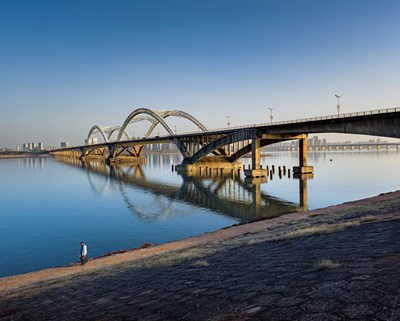 一江兩岸，邊走邊拍