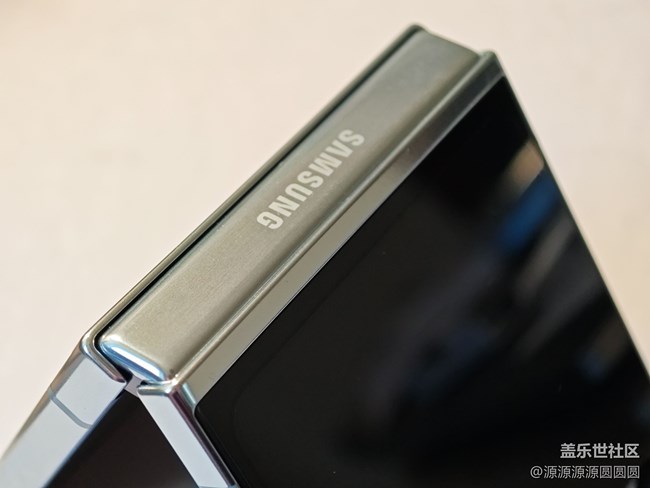 【三星zflip5美圖分享】翻開科技與藝術(shù)的完美篇章 【三星zflip5美圖分享】翻開科技與藝術(shù)的完美篇章