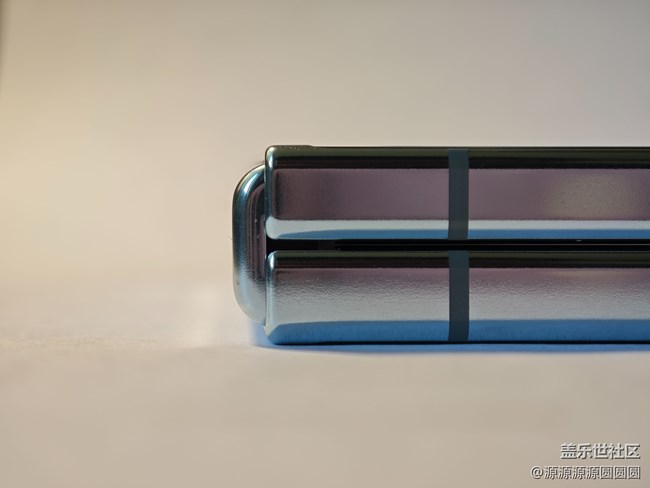 【三星zflip5美圖分享】翻開科技與藝術(shù)的完美篇章 【三星zflip5美圖分享】翻開科技與藝術(shù)的完美篇章