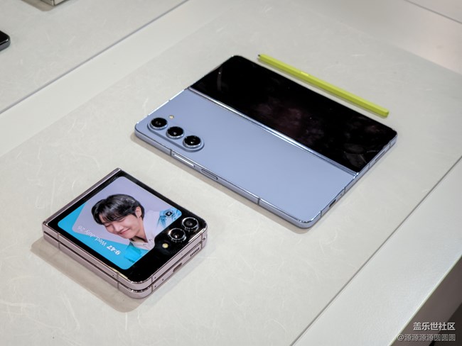 【三星zflip5美圖分享】翻開科技與藝術(shù)的完美篇章 【三星zflip5美圖分享】翻開科技與藝術(shù)的完美篇章