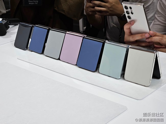 【三星zflip5美圖分享】翻開科技與藝術(shù)的完美篇章 【三星zflip5美圖分享】翻開科技與藝術(shù)的完美篇章