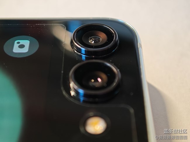 【三星zflip5美圖分享】翻開科技與藝術(shù)的完美篇章 【三星zflip5美圖分享】翻開科技與藝術(shù)的完美篇章