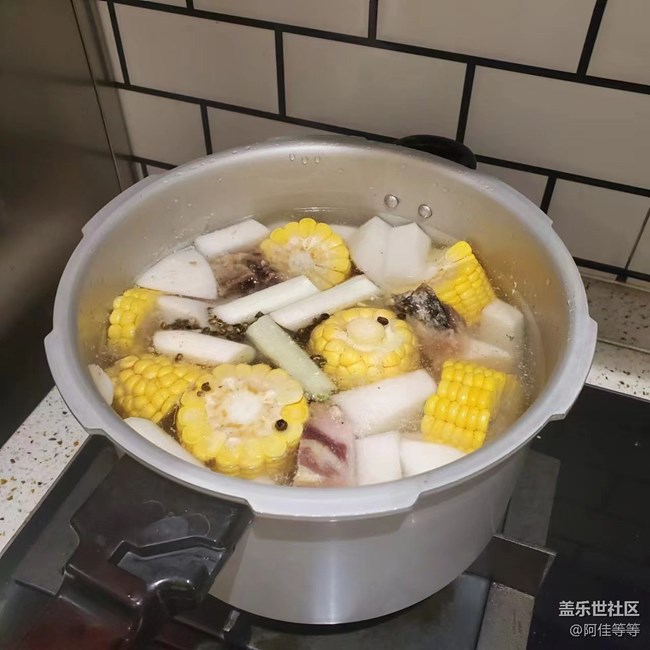 【新年霸王餐】+臘排骨燉蘿卜和玉米