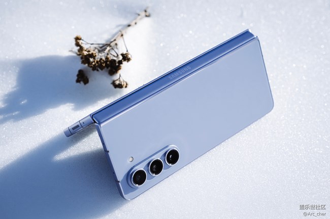 雪中精靈——Galaxy Z Fold5 冰萃藍(lán)圖賞