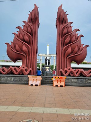 蘇臘巴亞布羅莫—獨(dú)立廣場兩日游