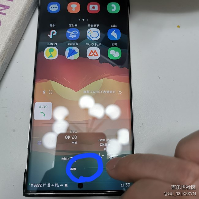 通話時屏幕手觸摸會出現(xiàn)漏光點，哪位大神知道是什么情況嗎？