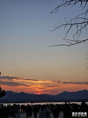 夕陽(yáng)下的西湖
