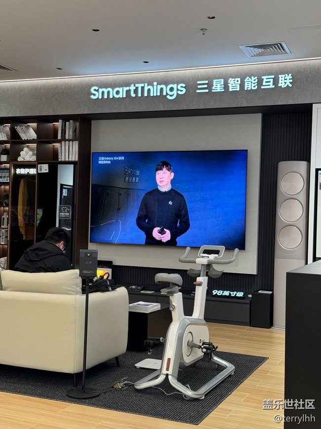 天河領(lǐng)展廣場(chǎng)三星體驗(yàn)店觀看S24中國(guó)區(qū)發(fā)布會(huì)