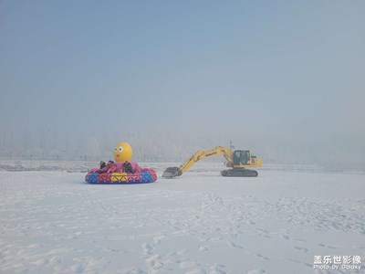 【我家乡的春节】松花江上玩雪圈