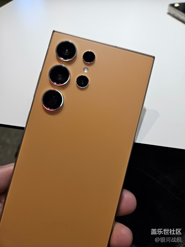 拍拍我的橙色S24 Ultra