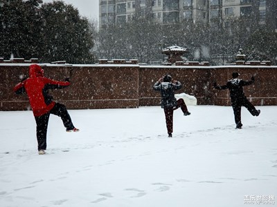 《元宵納?！?瑞雪中的西安年