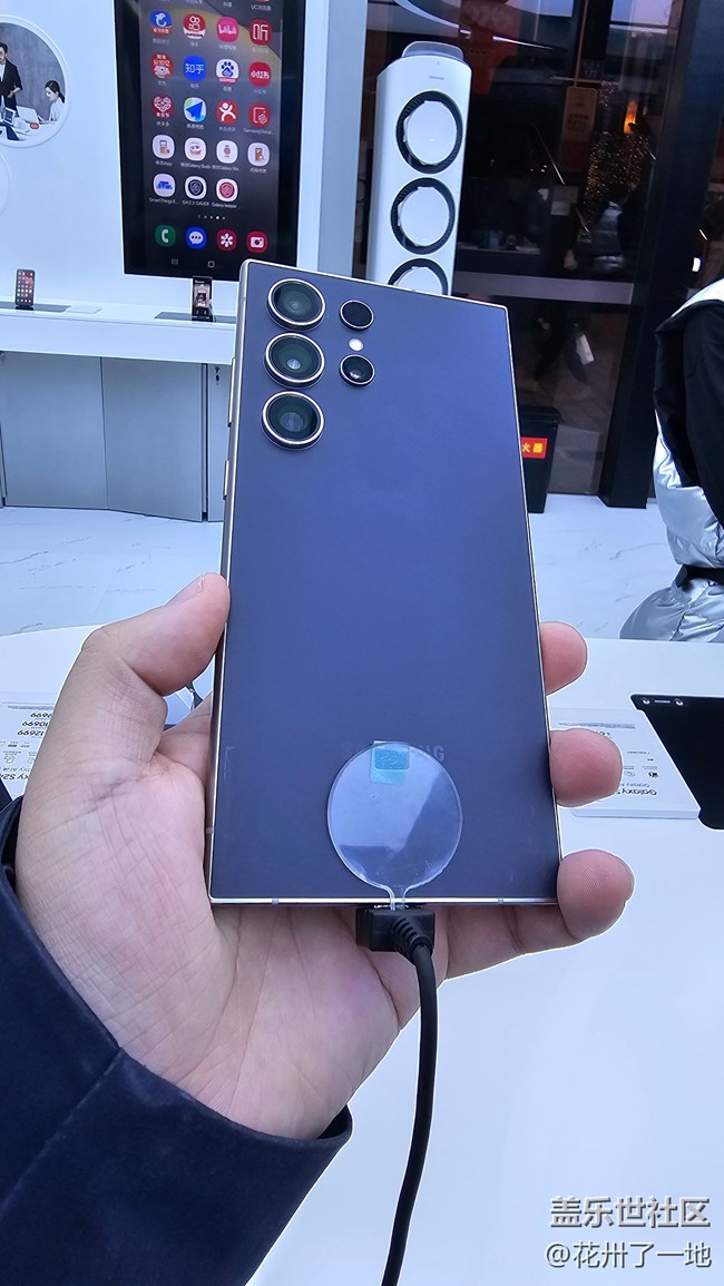 【山城S24快閃店】S24閃現(xiàn)解放碑 一起來看看吧