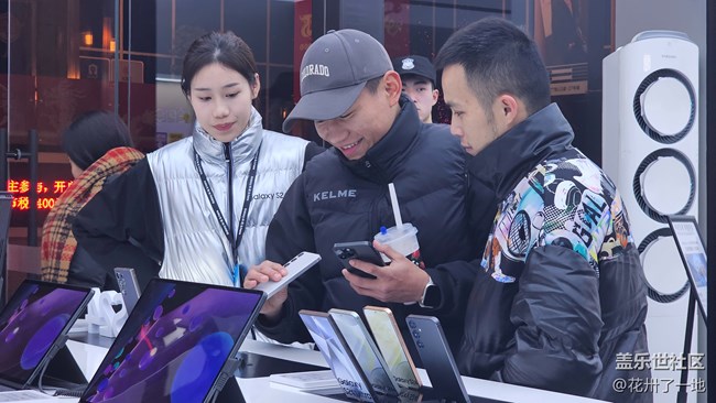 【山城S24快閃店】S24閃現(xiàn)解放碑 一起來看看吧