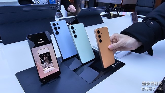 【山城S24快閃店】S24閃現(xiàn)解放碑 一起來看看吧