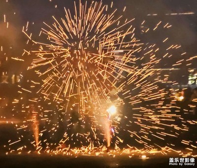 【我家鄉(xiāng)的春節(jié)】那必須要天天晚上都放煙花??