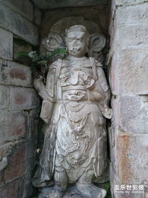 【雕刻時光】損壞的雕像