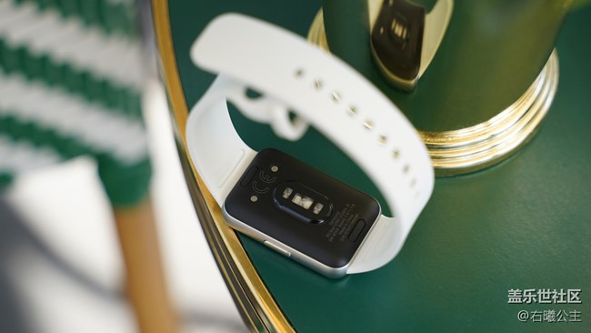 輕巧時尚 佩戴舒適 三星Galaxy Fit3圖賞 輕巧時尚 佩戴舒適 三星Galaxy Fit3圖賞