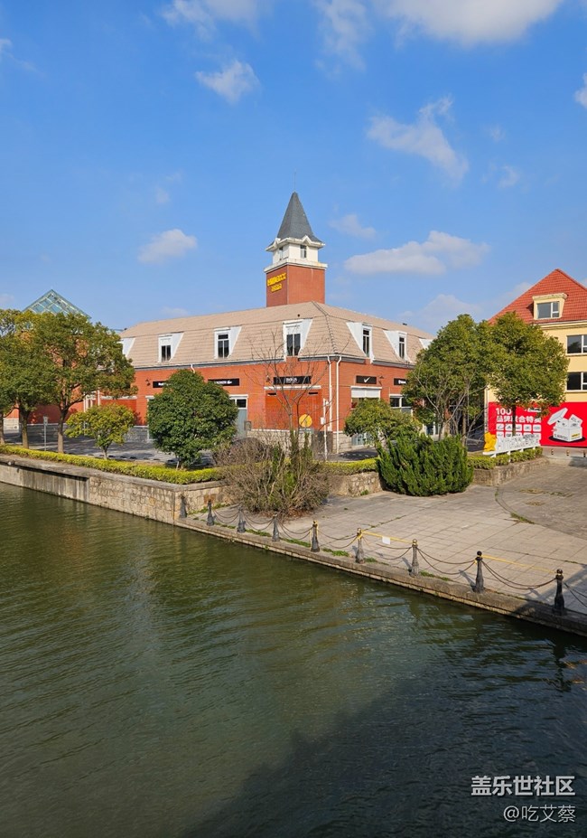 極具辨識度的實力派-三星W24評測