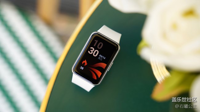 輕巧時尚 佩戴舒適 三星Galaxy Fit3圖賞 輕巧時尚 佩戴舒適 三星Galaxy Fit3圖賞