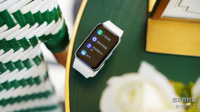 輕巧時尚 佩戴舒適 三星Galaxy Fit3圖賞 輕巧時尚 佩戴舒適 三星Galaxy Fit3圖賞