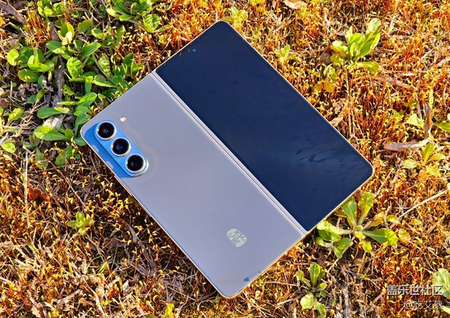 極具辨識度的實力派-三星W24評測