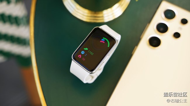 輕巧時尚 佩戴舒適 三星Galaxy Fit3圖賞 輕巧時尚 佩戴舒適 三星Galaxy Fit3圖賞