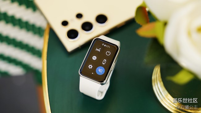 輕巧時尚 佩戴舒適 三星Galaxy Fit3圖賞 輕巧時尚 佩戴舒適 三星Galaxy Fit3圖賞