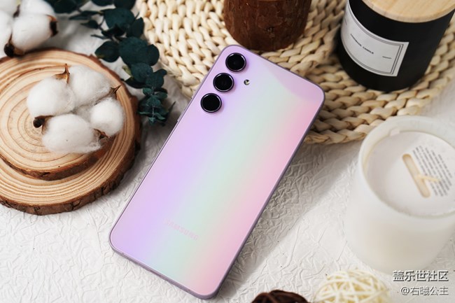 時(shí)尚配色 簡(jiǎn)約設(shè)計(jì) 三星Galaxy A55 5G精美圖賞