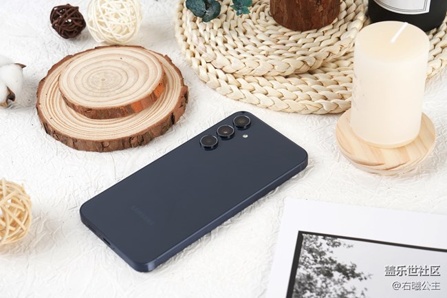 時(shí)尚配色 簡(jiǎn)約設(shè)計(jì) 三星Galaxy A55 5G精美圖賞