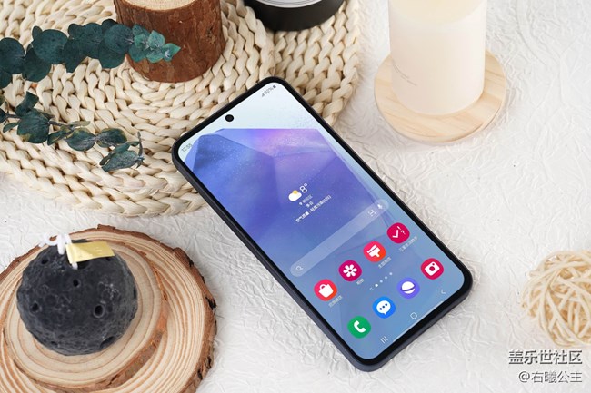 時(shí)尚配色 簡(jiǎn)約設(shè)計(jì) 三星Galaxy A55 5G精美圖賞