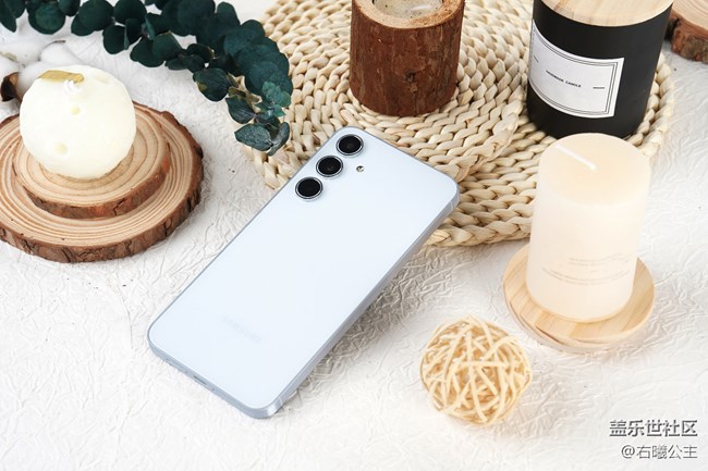 時(shí)尚配色 簡(jiǎn)約設(shè)計(jì) 三星Galaxy A55 5G精美圖賞