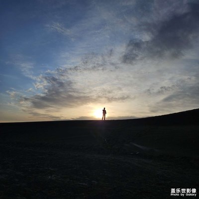 塔克拉瑪干的日出