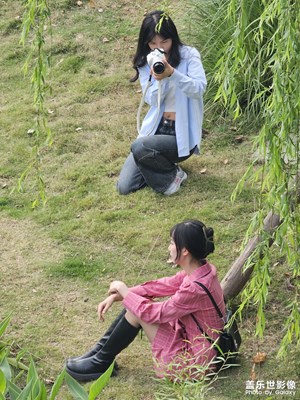 【鏡頭內(nèi)外】你拍她，我拍你們