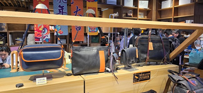 {皮具店的靜物攝影}+回顧貼