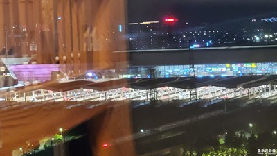 【三星手机的夜景】+窗户背后得郑州东站