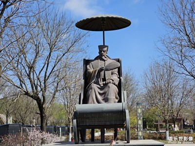 【春深夏淺】+花兒與雕像