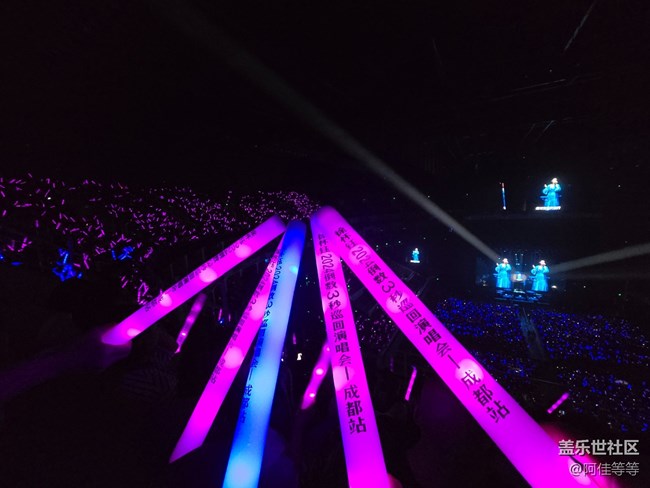 三星S24 Ultra手機(jī)拍演唱會(huì)太贊啦。