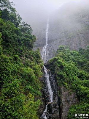 【走走停?！繌]山瀑布