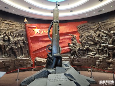 【走走停?！堪艘患o念館