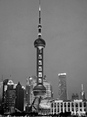 【時(shí)光留影】黑白調(diào)滬上明珠