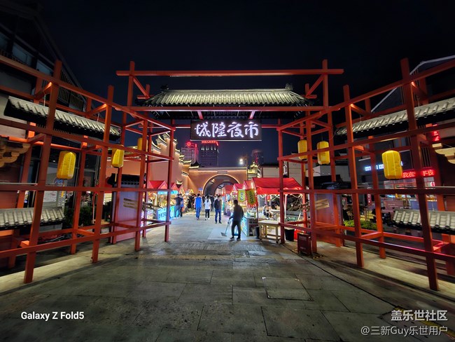 【夜幕下的城市煙火氣】用蓋樂世，感受城隍廟的過去與今朝